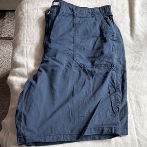Sonoma Women’s Navy Cargo Shorts.  Size 2X.  New-never worn.